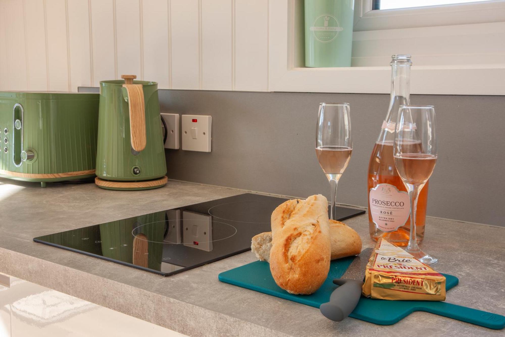 Appin Holiday Homes -Caravans, Lodges, Shepherds Hut And Train Carriage Stays Exteriér fotografie